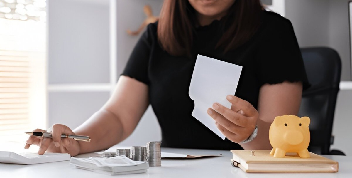 How to Manage Expenses and Save Money Mindfully